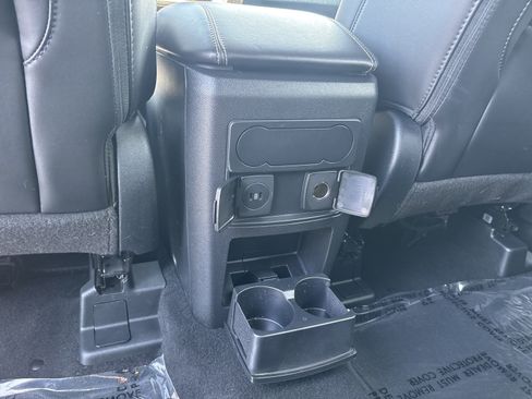 Used 2023 Ford Explorer XLT w/ Equipment Group 202A AWD/4WD image 19