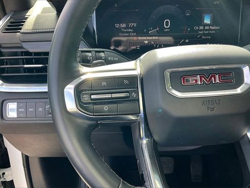 Used 2024 GMC Acadia Elevation image 17