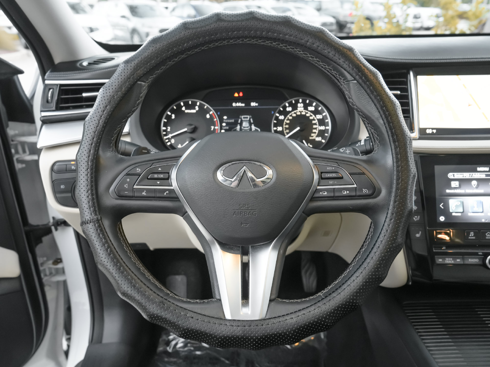 Used 2020 INFINITI QX50 Luxe w/ Navigation Package FWD image 4