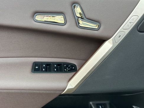 Used 2023 BMW iX xDrive50 w/ Premium Package image 10