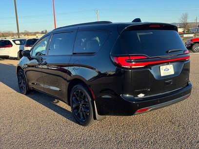 New 2026 Chrysler Pacifica Select w/ S Appearance Package