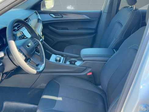 New 2025 Jeep Grand Cherokee L Laredo w/ Luxury Tech Group I image 4