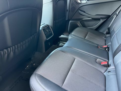 Certified 2026 Porsche Macan AWD/4WD image 14