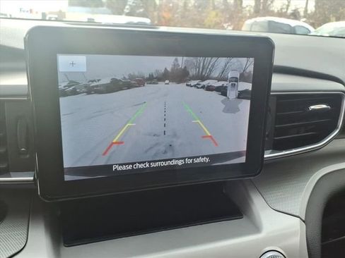 Certified 2022 Ford Explorer XLT w/ Equipment Group 202A image 24