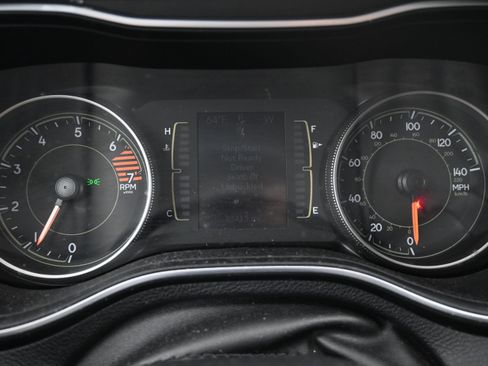 Used 2020 Jeep Cherokee Latitude w/ Cold Weather Group FWD image 14