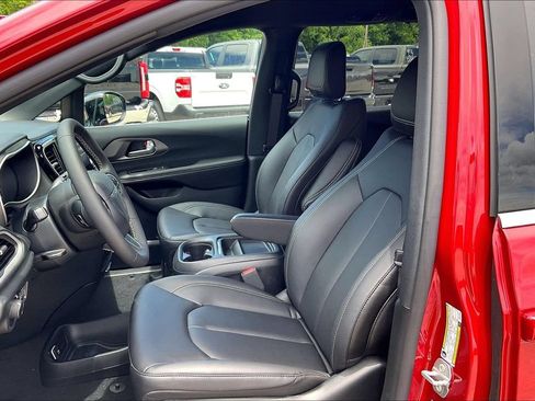 New 2027 Chrysler Pacifica Select FWD image 8