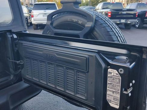 Used 2018 Jeep Wrangler Unlimited Sport image 10