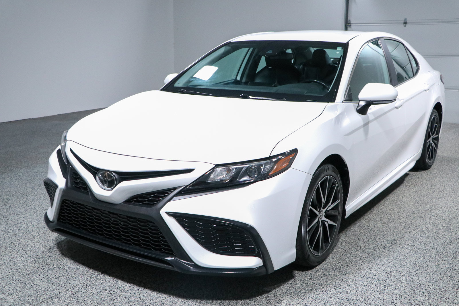 Used 2023 Toyota Camry SE FWD image 29