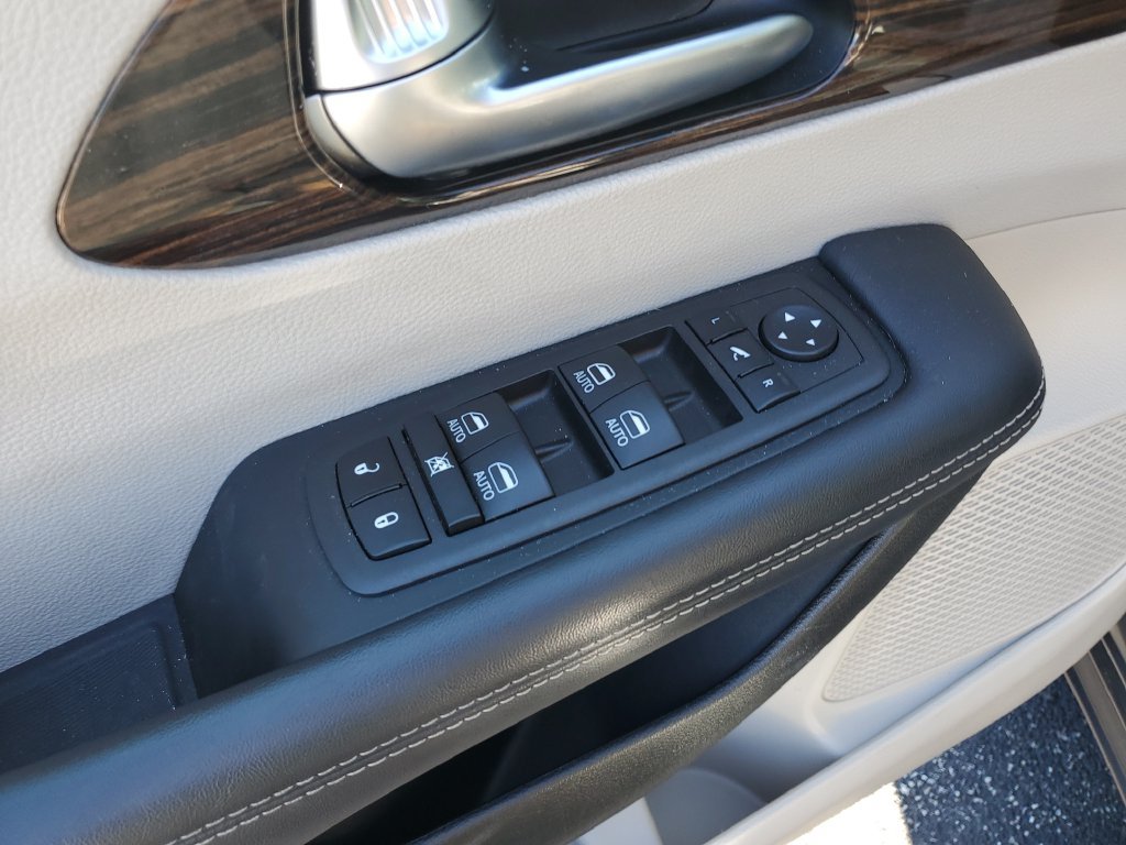Certified 2023 Chrysler Pacifica Limited FWD image 21