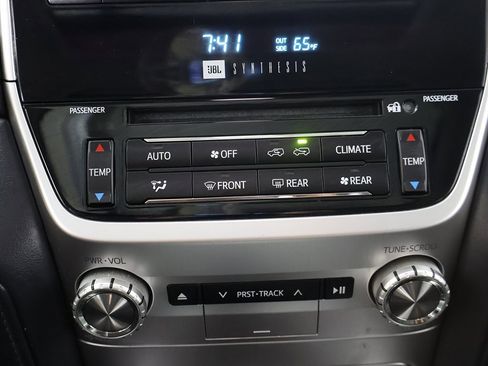 Used 2020 Toyota Land Cruiser image 57