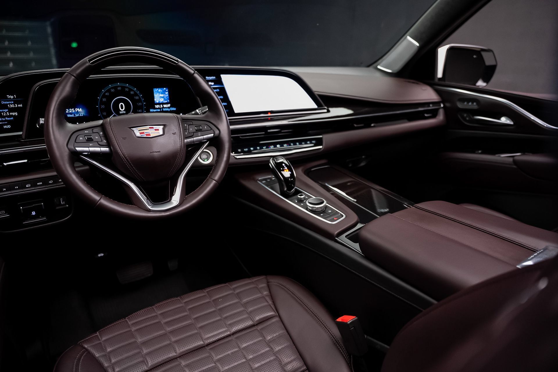 Used 2022 Cadillac Escalade ESV Premium Luxury Platinum w/ LPO, Floor Liner Package AWD/4WD image 2