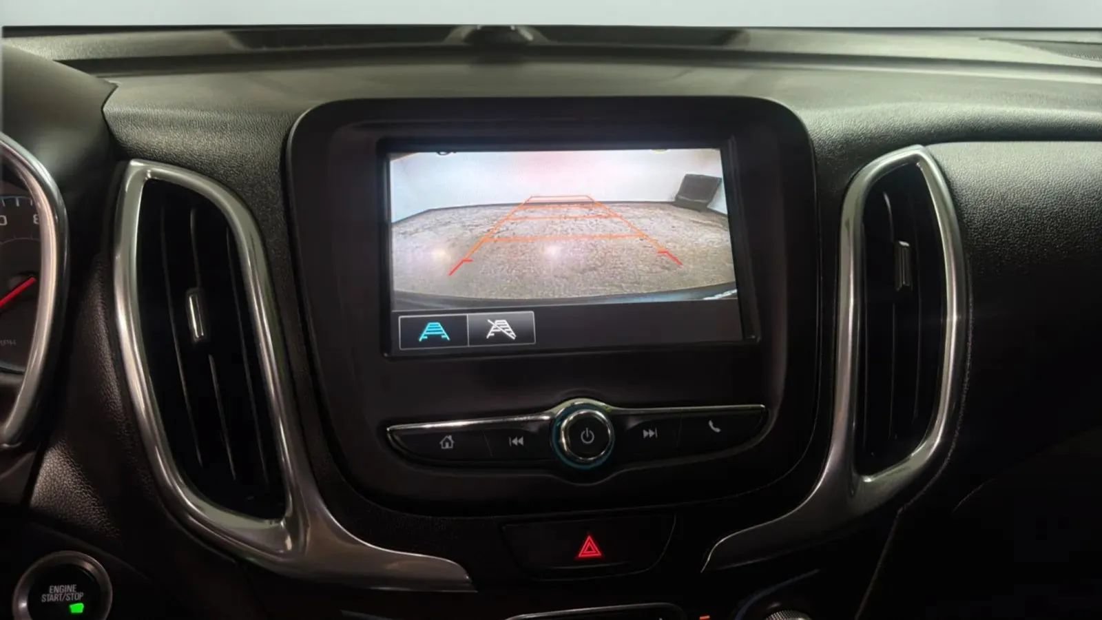 Used 2018 Chevrolet Equinox LT FWD image 14