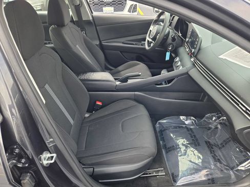 Used 2023 Hyundai Elantra SE w/ Cargo Package FWD image 10