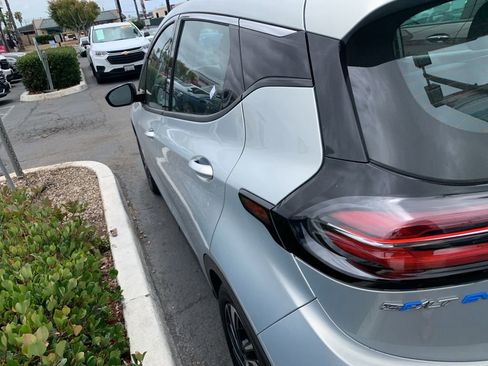 Used 2023 Chevrolet Bolt LT w/ Infotainment Package FWD image 10