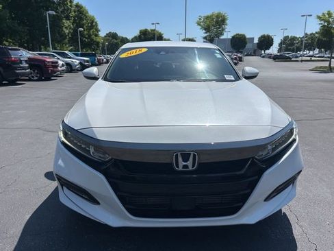 Used 2018 Honda Accord Sport image 2