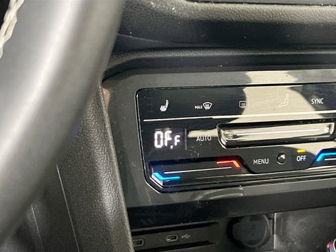 Used 2022 Volkswagen Tiguan SE image 19