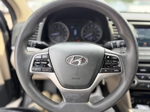 Used 2018 Hyundai Elantra SEL image 11