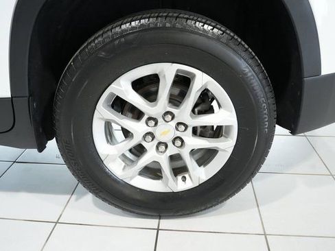 Used 2021 Chevrolet Traverse LS image 10