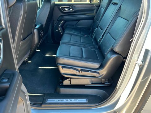Used 2024 Chevrolet Suburban Z71 w/ Luxury Package AWD/4WD image 22