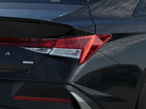 Used 2025 Hyundai Elantra SEL image 11