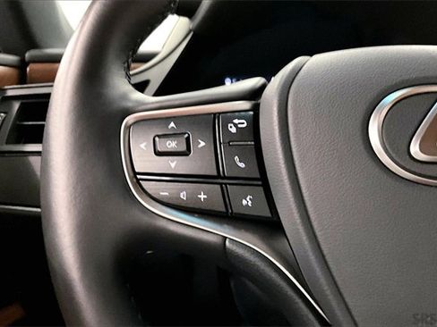 Used 2025 Lexus ES 300h w/ Premium Package image 24