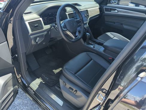 Used 2023 Volkswagen Atlas Cross Sport SE w/ Panoramic Sunroof Package FWD image 11