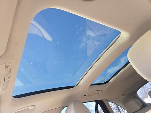 Certified 2022 Mercedes-Benz GLC 300 GLC 300 image 3