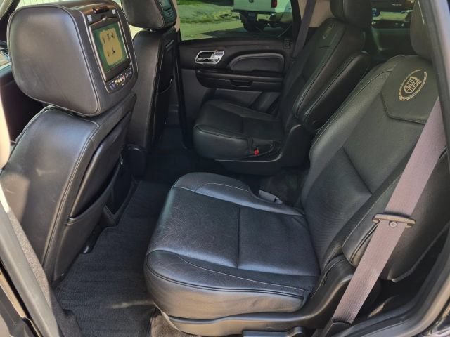 Used 2013 Cadillac Escalade Platinum AWD/4WD image 9