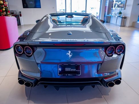 Used 2021 Ferrari 812 GTS image 5