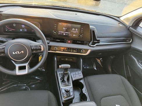 Used 2024 Kia Sportage LX image 14