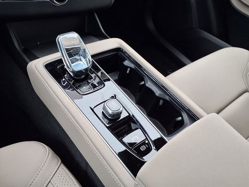 New 2026 Volvo XC90 B5 Core image 14