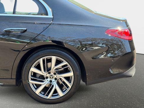 Used 2025 Mercedes-Benz E 350 Sedan image 17