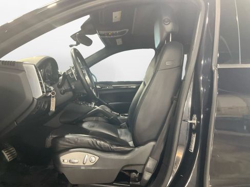 Used 2014 Porsche Cayenne S image 9