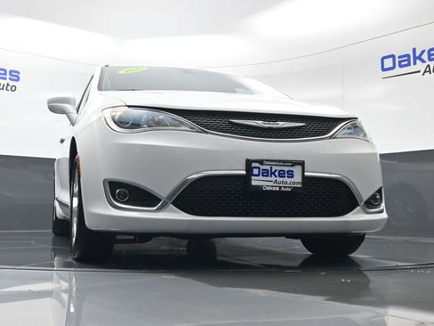 Used 2020 Chrysler Pacifica Touring-L Plus w/ Tire & Wheel Group image 42