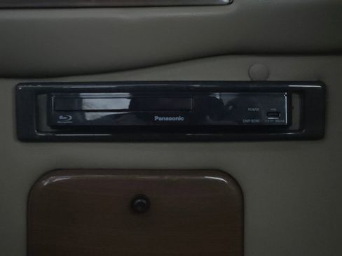 Used 2018 Chevrolet Express 2500 w/ Enhanced Convenience Package image 6