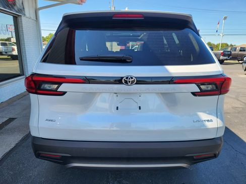 Used 2024 Toyota Grand Highlander AWD image 4