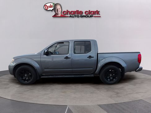 Used 2020 Nissan Frontier SV w/ Midnight Edition Floor Mats RWD image 3