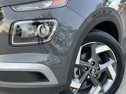 Used 2025 Hyundai Venue SEL image 8