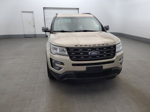 Used 2017 Ford Explorer XLT w/ Equipment Group 202A AWD/4WD image 14