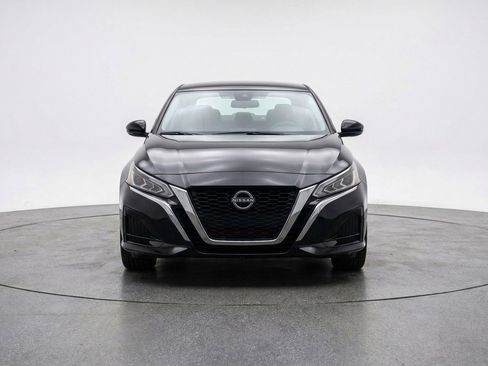 Used 2025 Nissan Altima 2.5 SV image 2