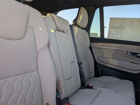 New 2026 Volvo XC90 T8 Plus w/ Protection Package Premier AWD/4WD image 13