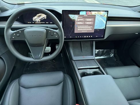 Used 2025 Tesla Model S image 11