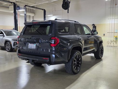 Used 2025 Toyota 4Runner SR5 AWD/4WD image 7
