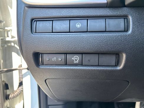 Used 2023 Nissan Rogue SV AWD/4WD image 17
