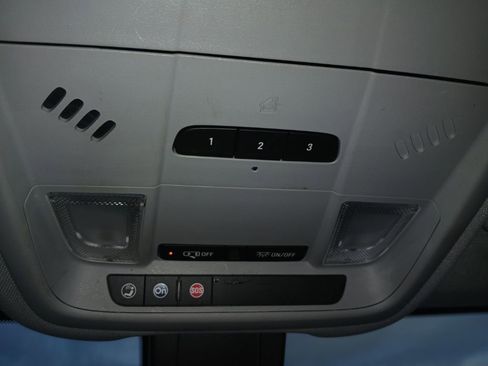 Used 2020 Chevrolet Equinox LT image 21