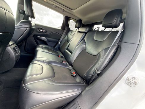 Used 2019 Jeep Cherokee Latitude Plus image 27