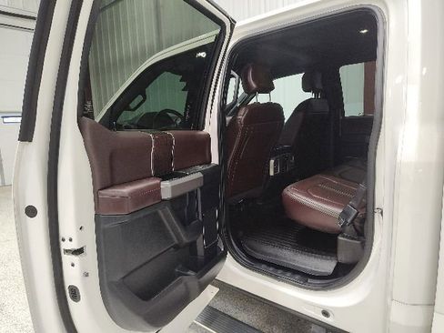 Used 2015 Ford F150 Platinum w/ Equipment Group 701A Luxury AWD/4WD image 13