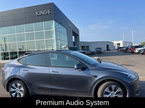 Used 2023 Tesla Model Y Long Range AWD/4WD image 2