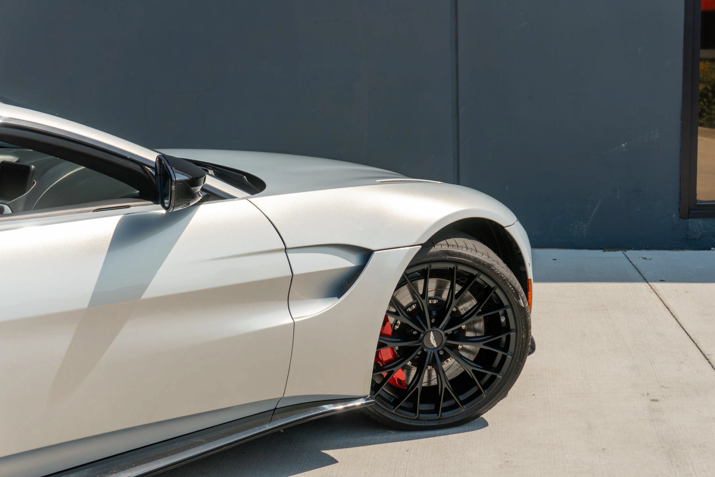 Used 2022 Aston Martin V8 Vantage Roadster RWD image 45