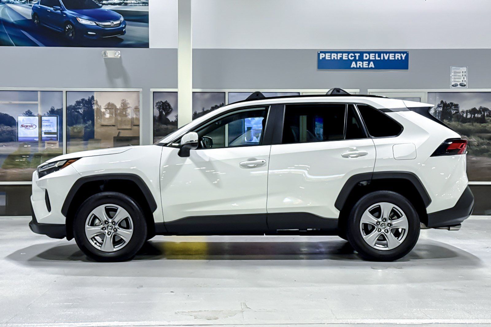 Used 2025 Toyota RAV4 XLE FWD image 2